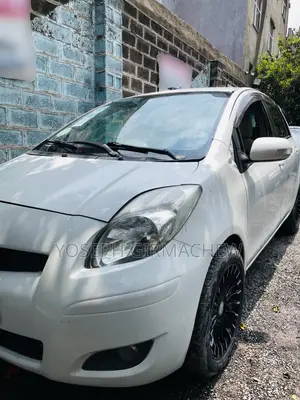 Photo - Toyota Yaris 2008 White