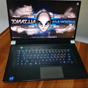 New Laptop Alienware M17x R2 16GB Intel Core I7 SSD 1T