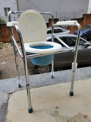 Photo - Toilet Chairغ窗shower//Shower/Offers a Capacity of 4 Litres