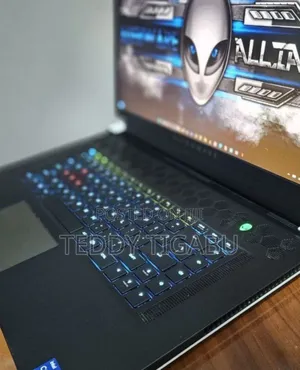 New Laptop Alienware M17x R2 16GB Intel Core I7 SSD 1T