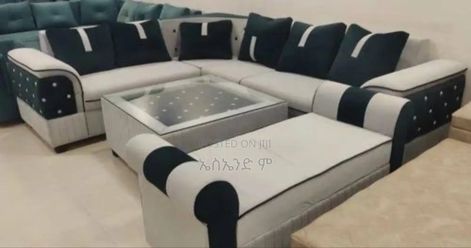 Bola Sofa Design With Table
