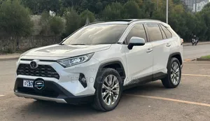 Toyota RAV4 2021 White