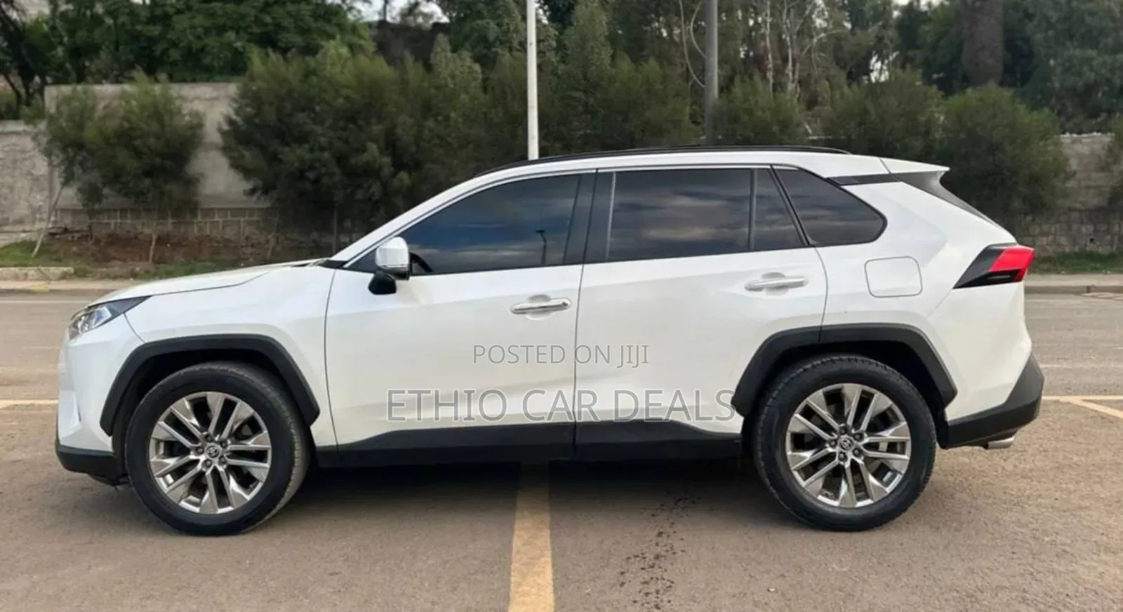 Toyota RAV4 2021 White