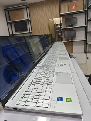 New Laptop HP Pavilion 10 16GB Intel Core I5 SSD 512GB