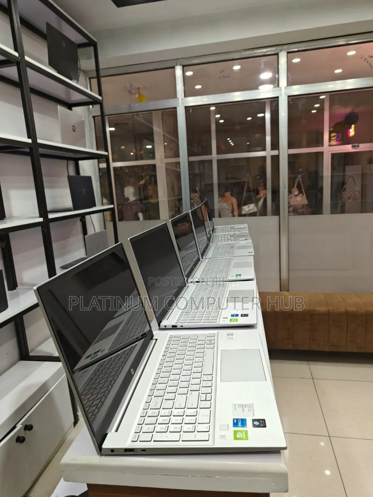 New Laptop HP Pavilion 10 16GB Intel Core I5 SSD 512GB