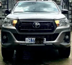 Toyota Hilux 2020 Silver