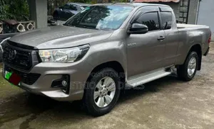 Toyota Hilux 2020 Silver