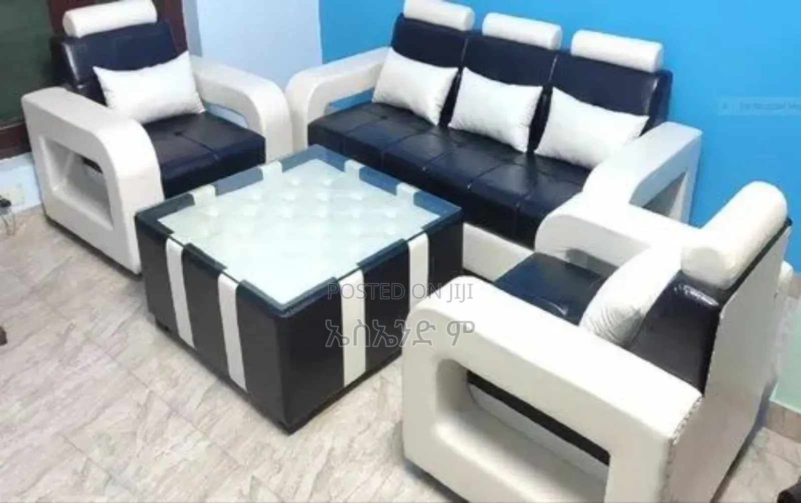 Martilo Sofa Design With Table