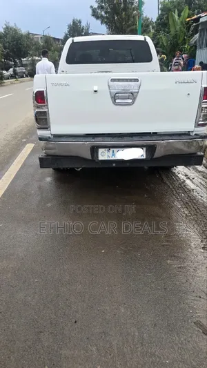 Toyota Hilux 2012 White