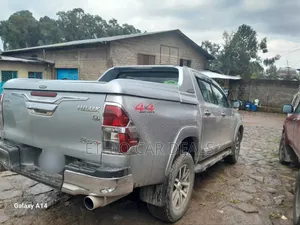 Toyota Hilux Revo Double Cab Deisel 2.4 AWD 2016 Silver