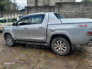 Toyota Hilux Revo Double Cab Deisel 2.4 AWD 2016 Silver