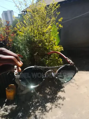 Photo - Decorative Sunglass With Their Golden Frame !