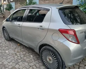 Toyota Yaris 2012 Silver