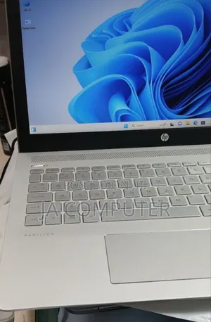 New Laptop HP Pavilion 15 8GB Intel Core I7 SSHD (Hybrid) 1.5T