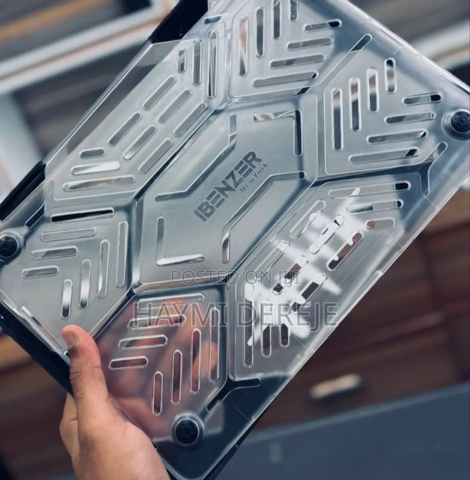 New Laptop Apple MacBook Pro 2019 8GB Intel Core I7 SSD 256GB