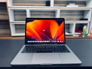 New Laptop Apple MacBook Pro 2017 8GB Intel Core I5 SSD 256GB