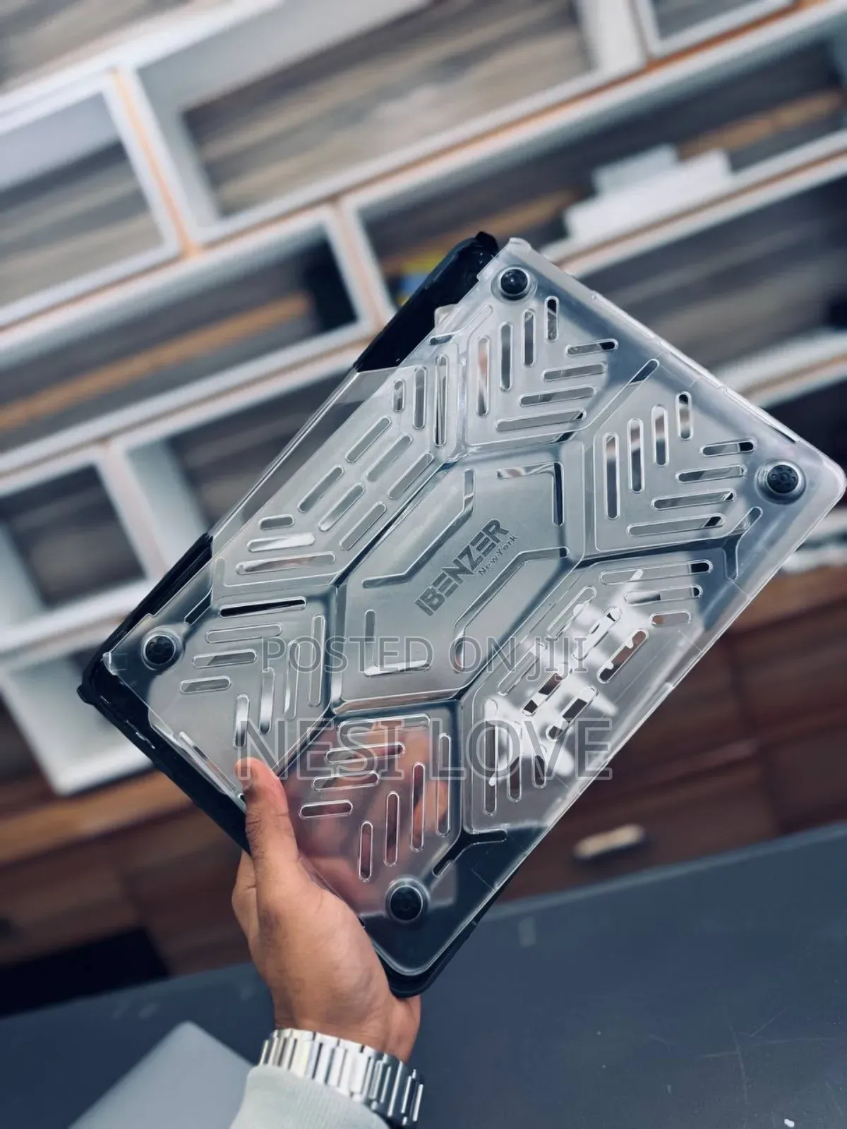 New Laptop Apple MacBook Pro 2017 8GB Intel Core I5 SSD 256GB