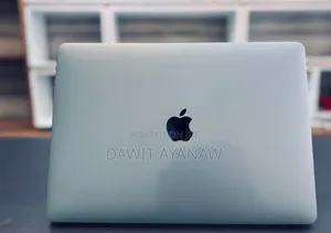 New Laptop Apple MacBook Pro 2017 8GB Intel Core I5 SSD 256GB