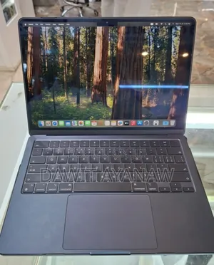 Photo - New Laptop Apple MacBook Air 2022 M2 8GB Intel Core I5 SSD 256GB