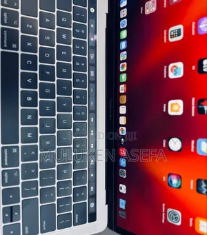 New Laptop Apple MacBook Pro 2017 8GB SSD 256GB