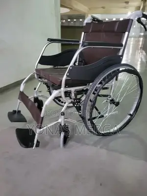 Mobility•With a Built-in Commode Seat Wheelchairت变wheelchair