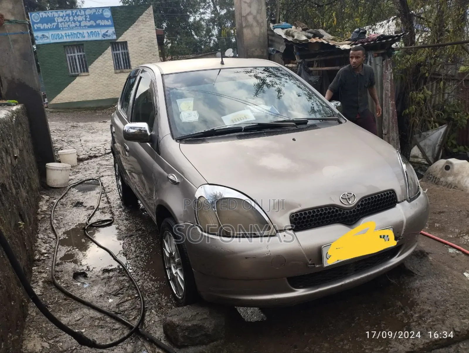 Toyota Vitz 2002 Gray