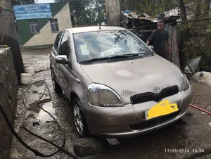 Photo - Toyota Vitz 2002 Gray