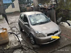 Toyota Vitz 2002 Gray