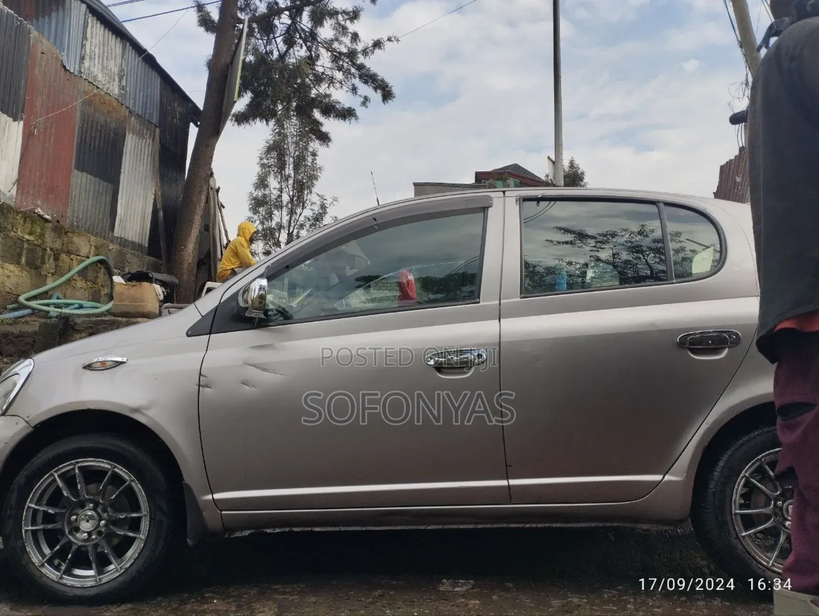 Toyota Vitz 2002 Gray