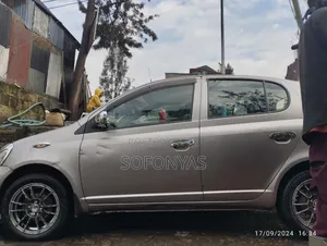 Toyota Vitz 2002 Gray