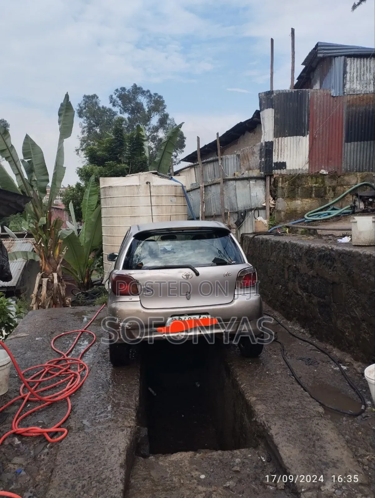 Toyota Vitz 2002 Gray
