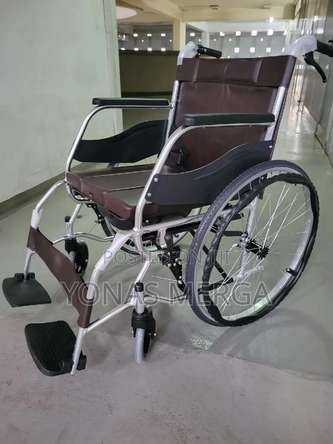 Wheelchair Combine the Functionality of a Toilet٧穹wheelchair