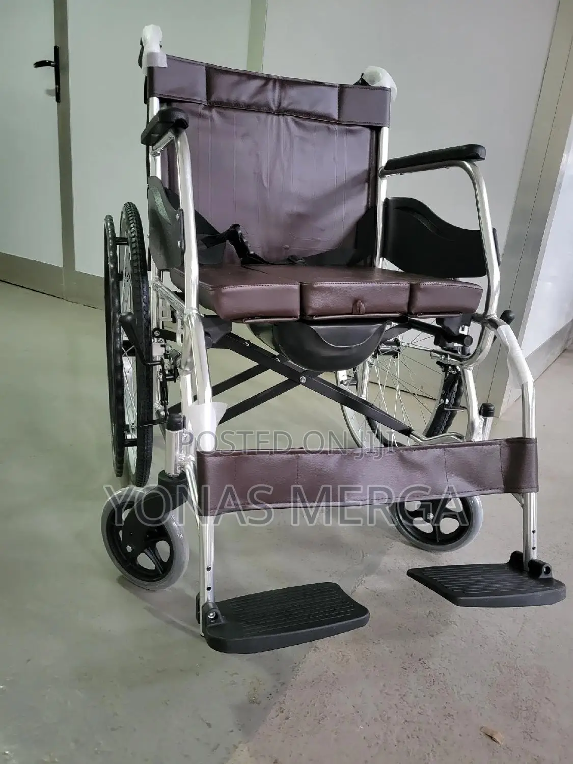 Built-in Commode Wheelchair0幗toilet Wheelchair٥个wheelchair
