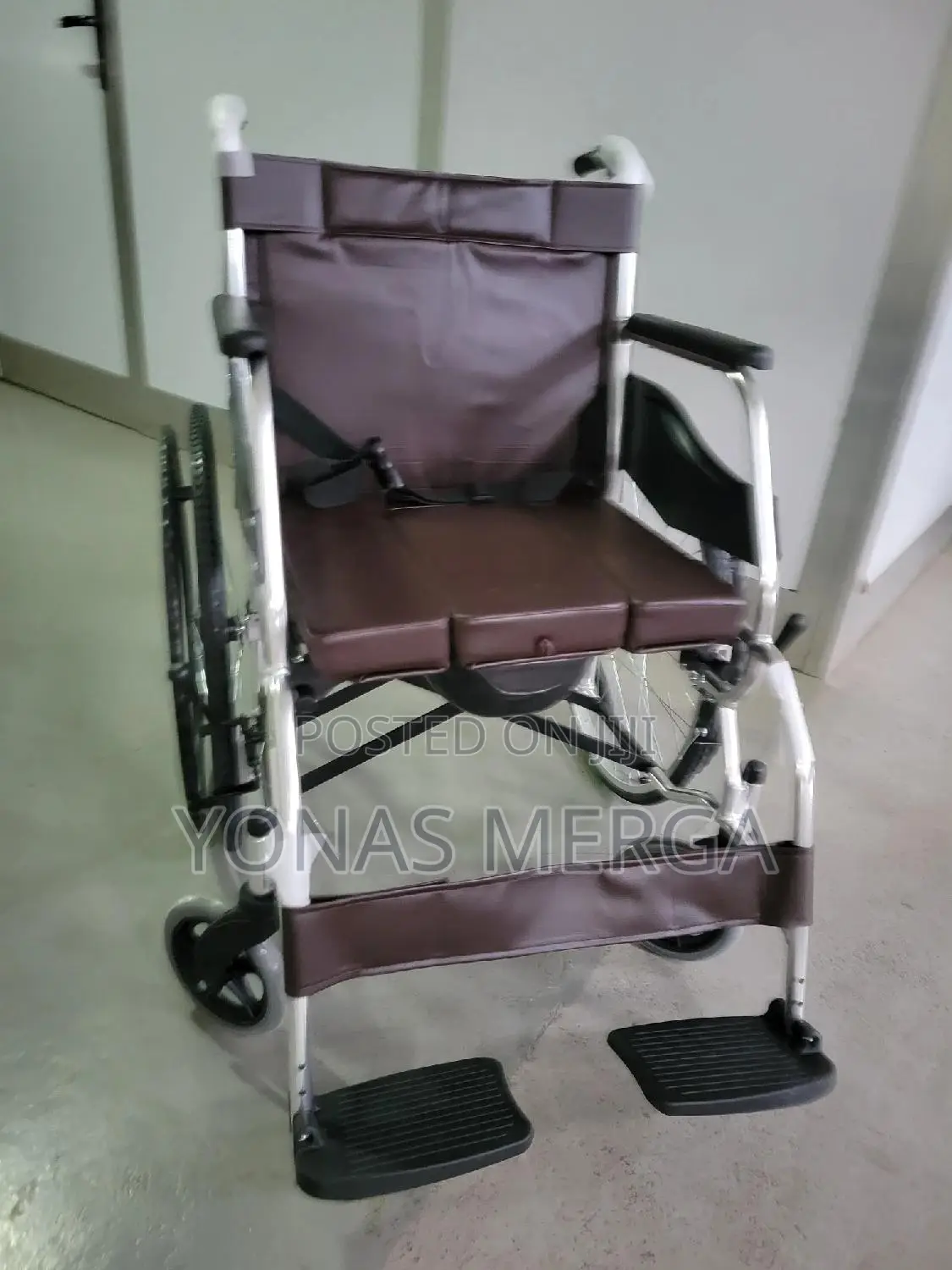 Toilet Wheelchair٦٦transport Wheelchair With Foot Rest博wheel