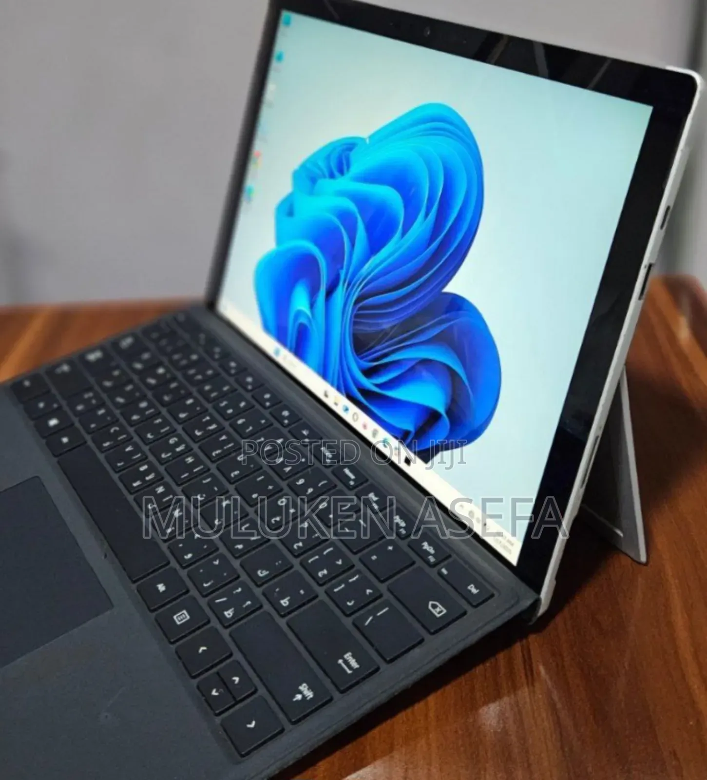 New Laptop Microsoft Surface 8GB Intel Core I5 SSD 128GB