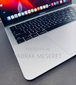 New Laptop Apple MacBook Pro 2017 8GB Intel Core I7 SSD 256GB