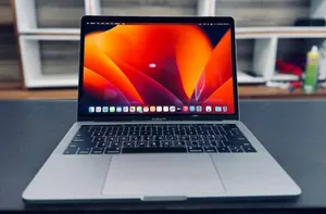 New Laptop Apple MacBook Pro 2017 8GB Intel Core I7 SSD 256GB