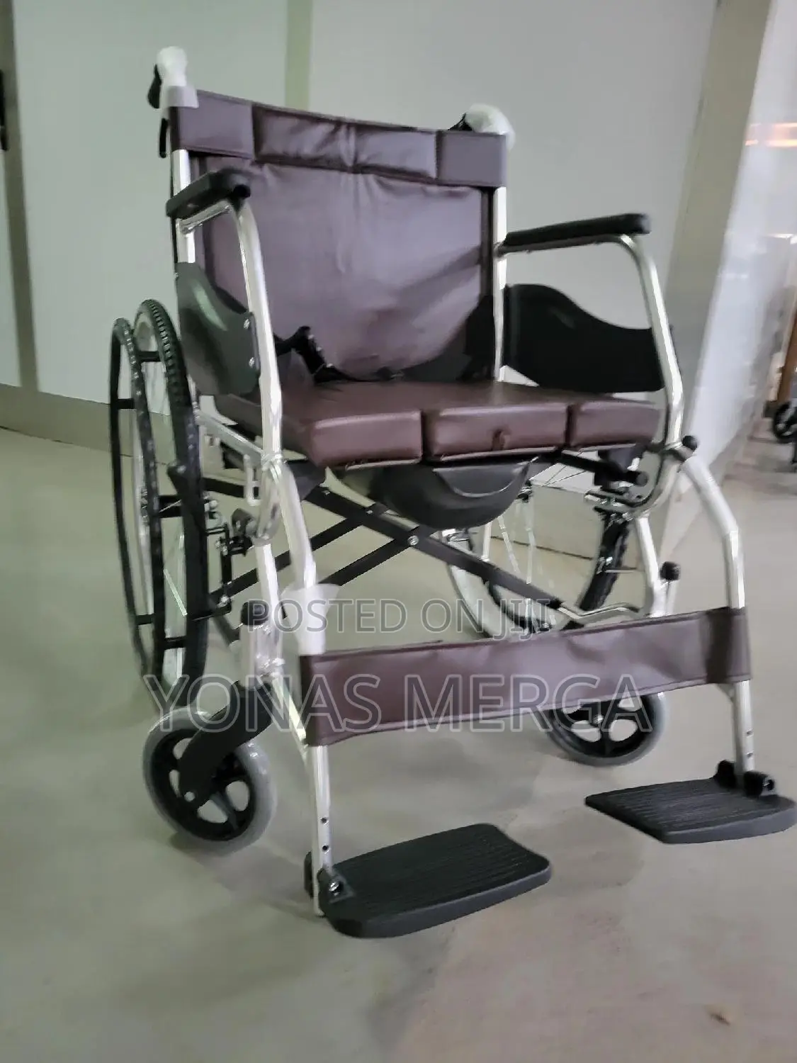 Toilet Wheelchairةةcomfort Easy in/Out