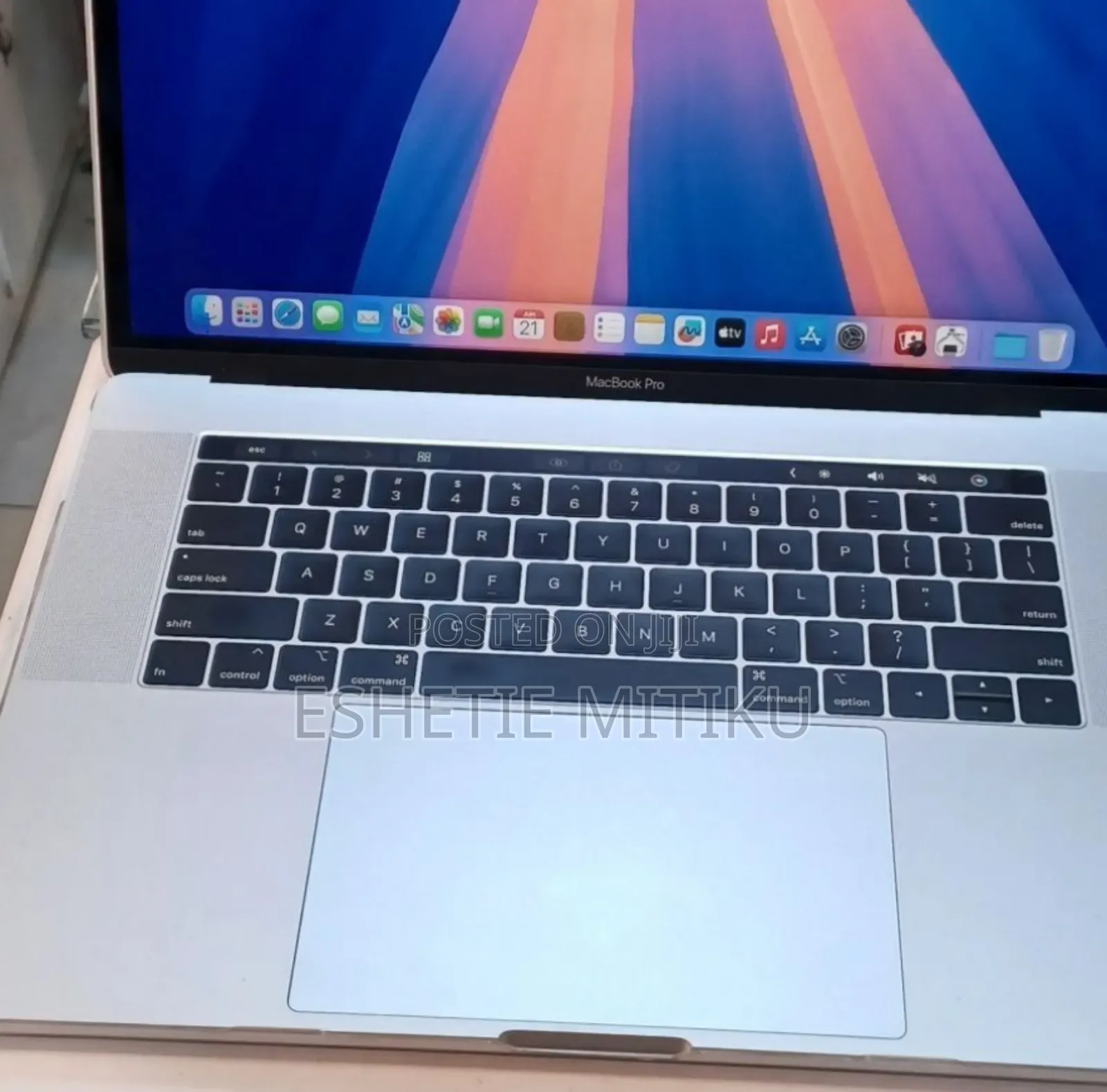 New Laptop Apple MacBook Pro 2018 16GB Intel Core I9 SSD 512GB