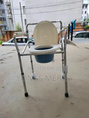 Photo - Bathroom Bucket Includedع嵊parts Made of Waterproof Material