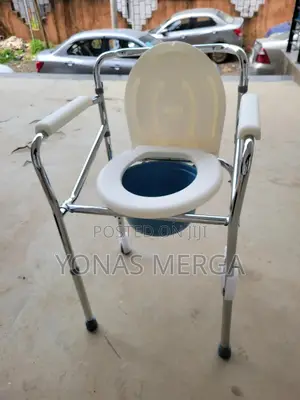 Photo - Toilet Chair象وbedside Use or Over Your Standard Toilet\Pot