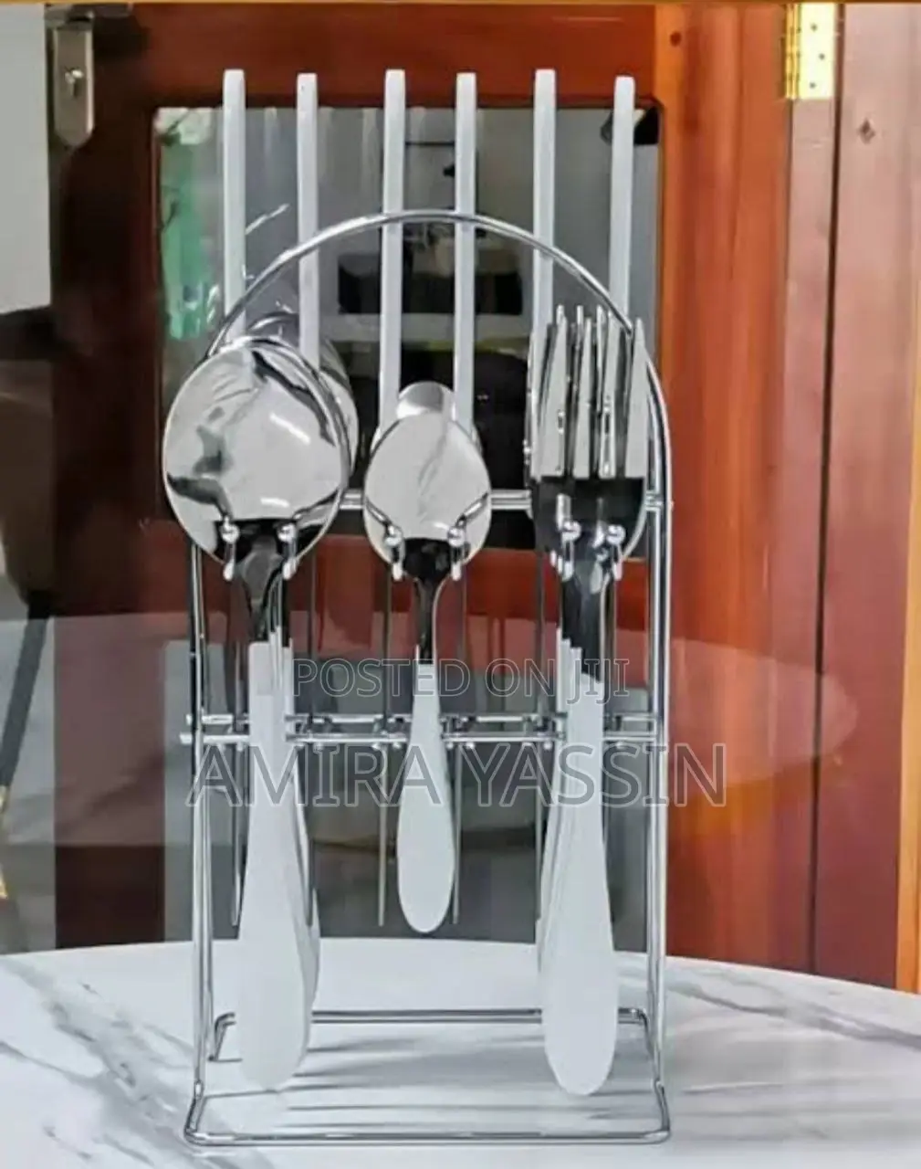 ማንኪያ ሹካ እንዲሁም ቢላዋ