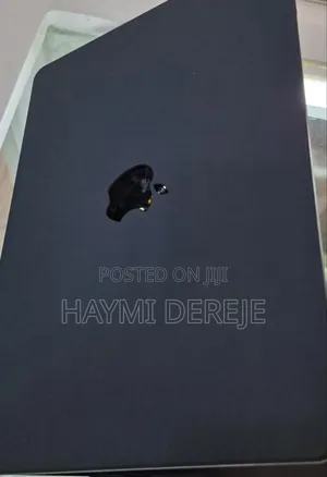 New Laptop Apple MacBook Pro 2019 8GB Intel Core I7 SSD 256GB