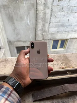 Photo - Apple iPhone XS 64 GB Gold