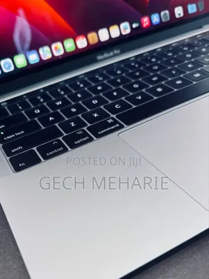 Photo - New Laptop Apple MacBook Pro 2017 8GB Intel Core I5 SSD 256GB