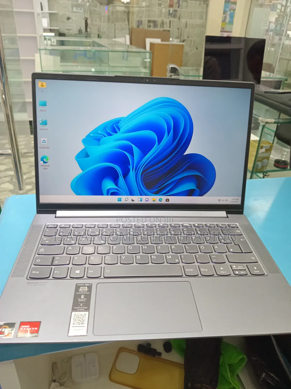 New Laptop Lenovo 16GB AMD Ryzen 7 SSD 1T
