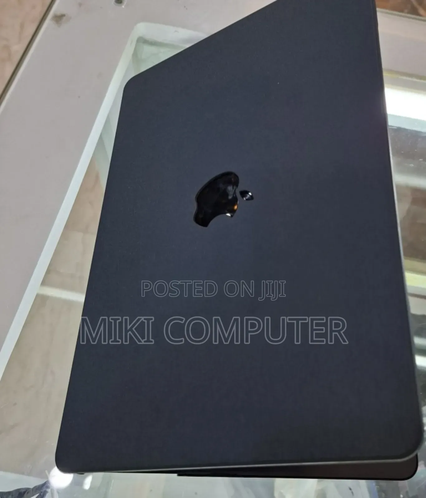 New Laptop Apple MacBook Air 2022 M2 8GB Intel SSD 256GB