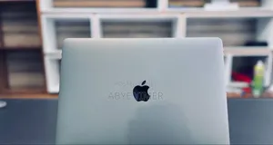 New Laptop Apple MacBook Pro 2017 8GB Intel Core I5 SSD 256GB