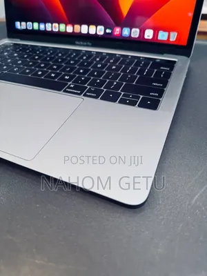 Photo - New Laptop Apple MacBook Pro 2017 8GB Intel Core I7 SSD 256GB