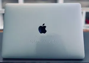 New Laptop Apple MacBook Pro 2017 8GB Intel Core I7 SSD 256GB